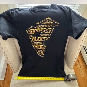 Famous 90s vtg Tee with Gold F design adult small